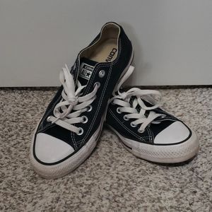 Converse low top chucks black 7 women's